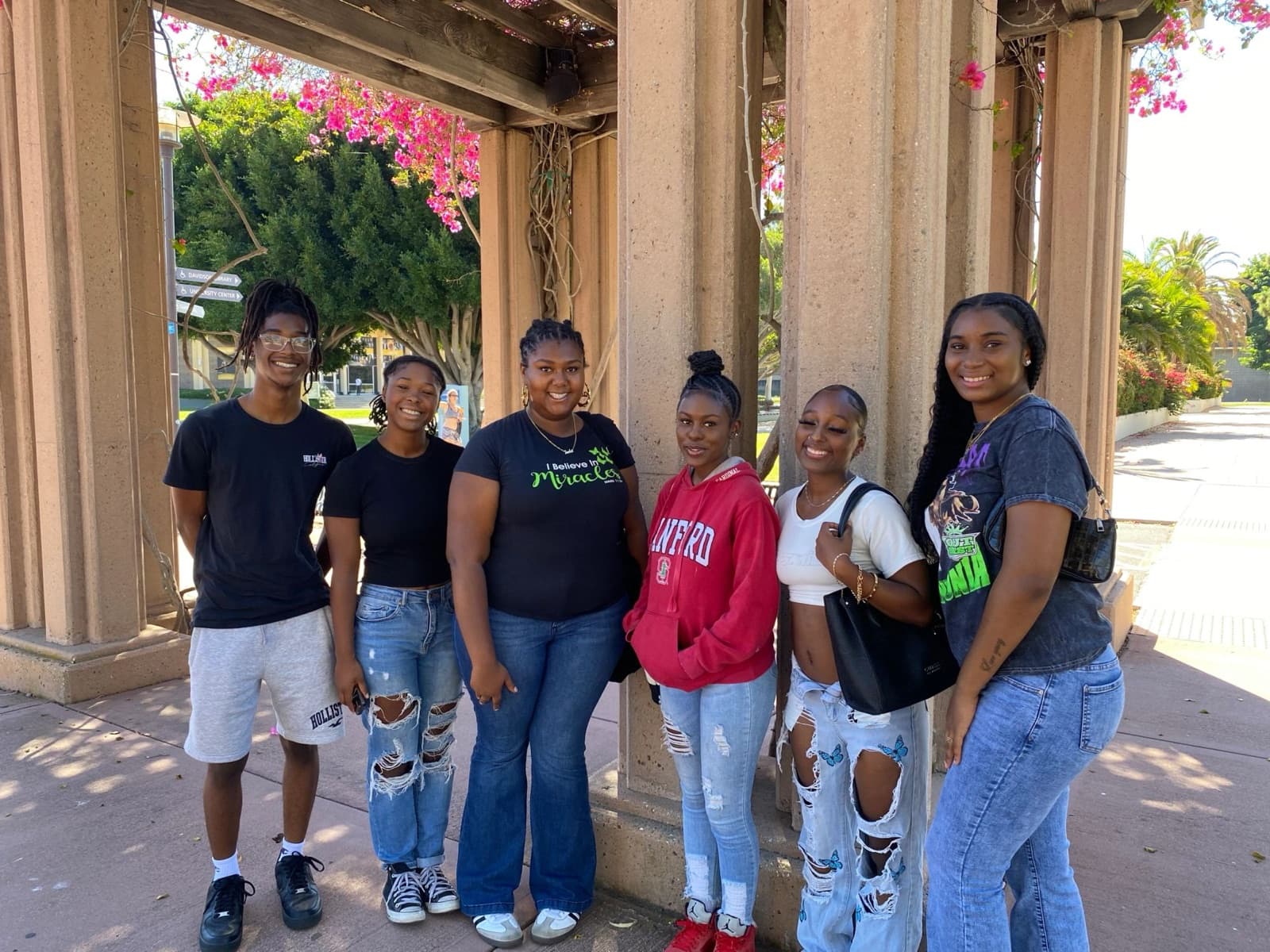 Scholars together on a campus Xploration tour